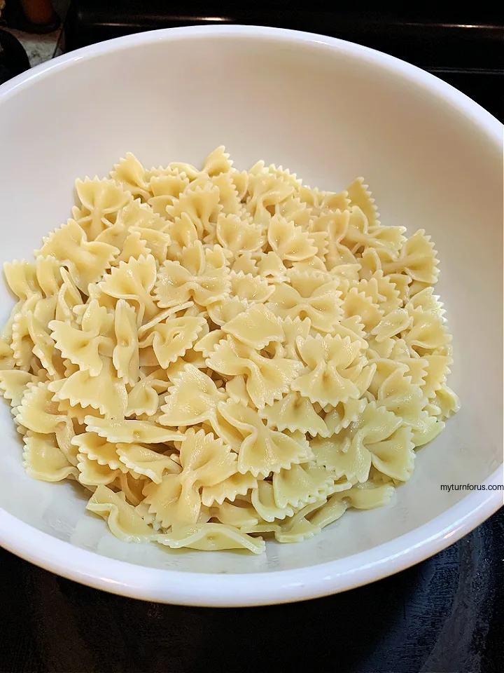 cooked farfalle for primavera