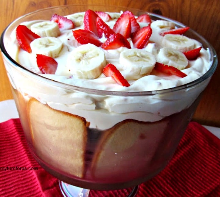 strawberry banana pudding, layered dessert