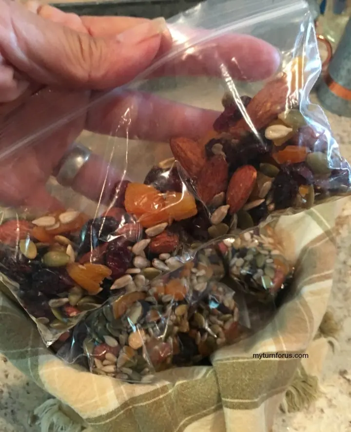 healthy trail mix, homemade trail mix, how to make trail mix