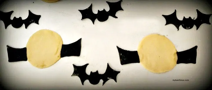 Bat Halloween cookies with royal icing