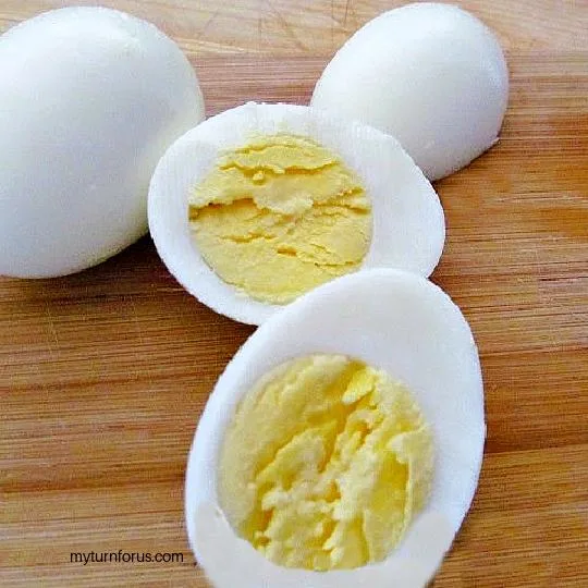 perfectly hard boiled egg, why does eggs turn green
