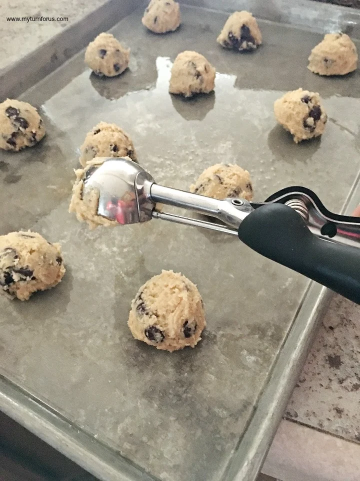 Cookie Scoop, chocolate chip cookie