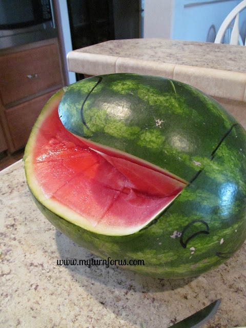 melon carving, watermelon decorations, cut out pieces of watermelon to form the whales tails
