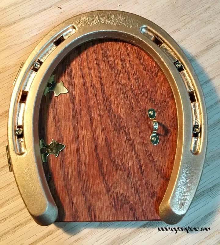 how to make a fairy door, Horseshoe fairy door