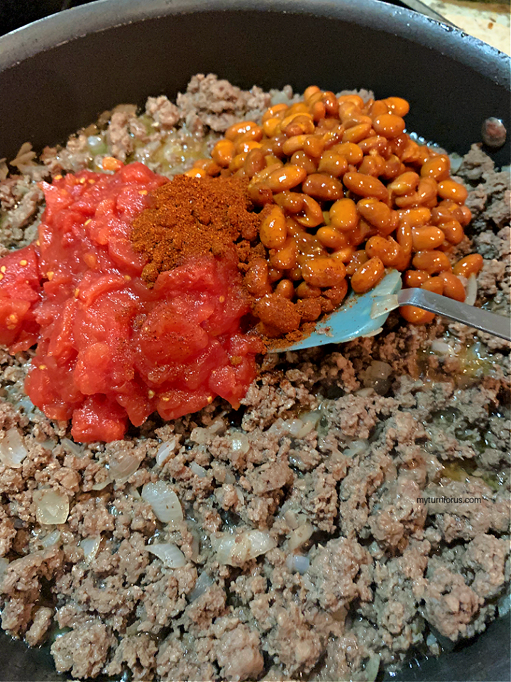chili for cornbread casserole