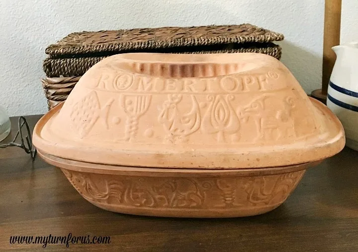 https://www.myturnforus.com/wp-content/uploads/2016/10/Romertopf-Clay-Pot.jpg.webp