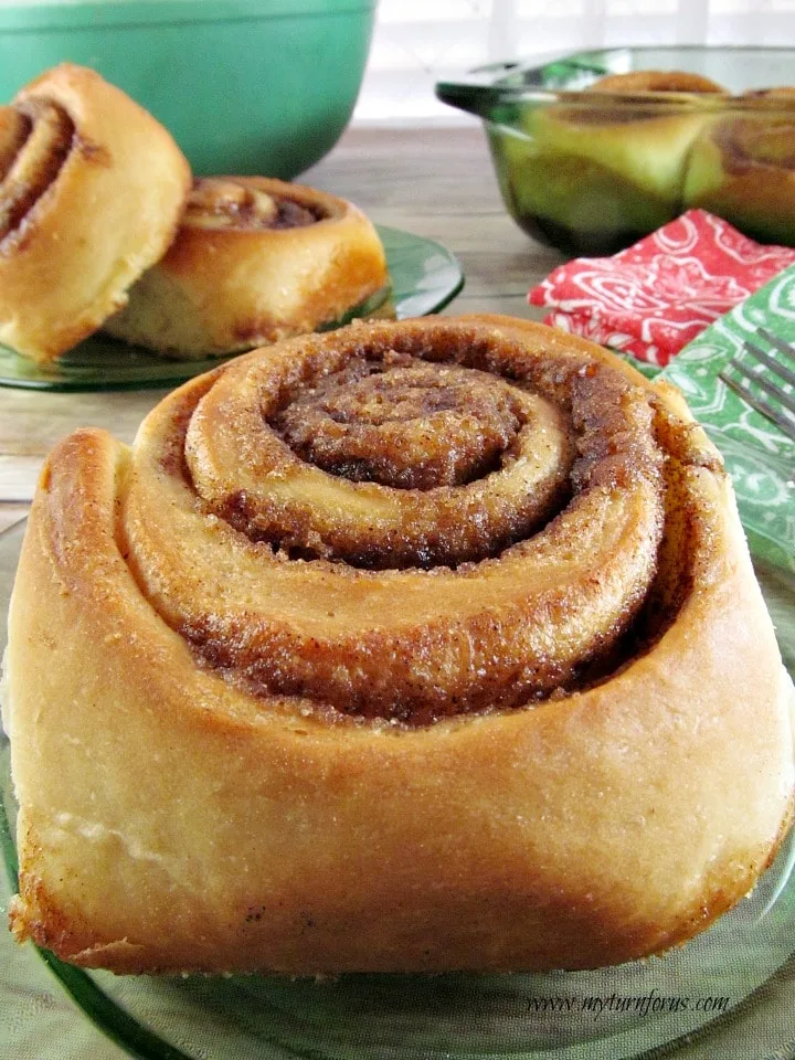 cinnamon roll icing, easy cinnamon roll recipe,Big Texas Cinnamon Rolls, simple cinnamon roll recipe