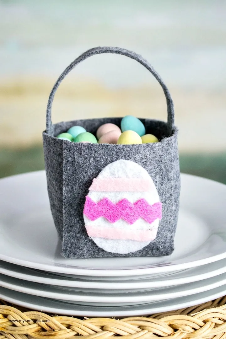 mini Easter basket, no sew felt craft