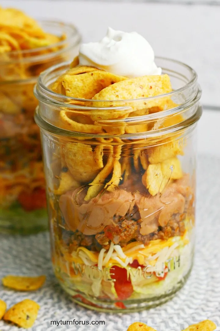 Layered Taco Salad in a Jar Plus Packing Tips - The Dinner-Mom