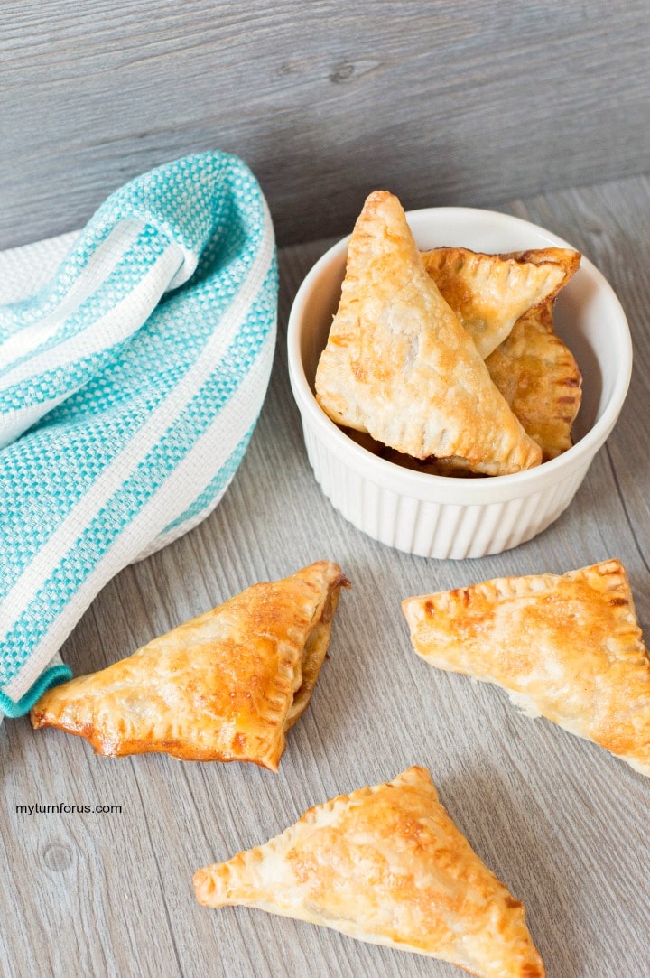 mini apple turnovers with puff pastry, apple pie filling