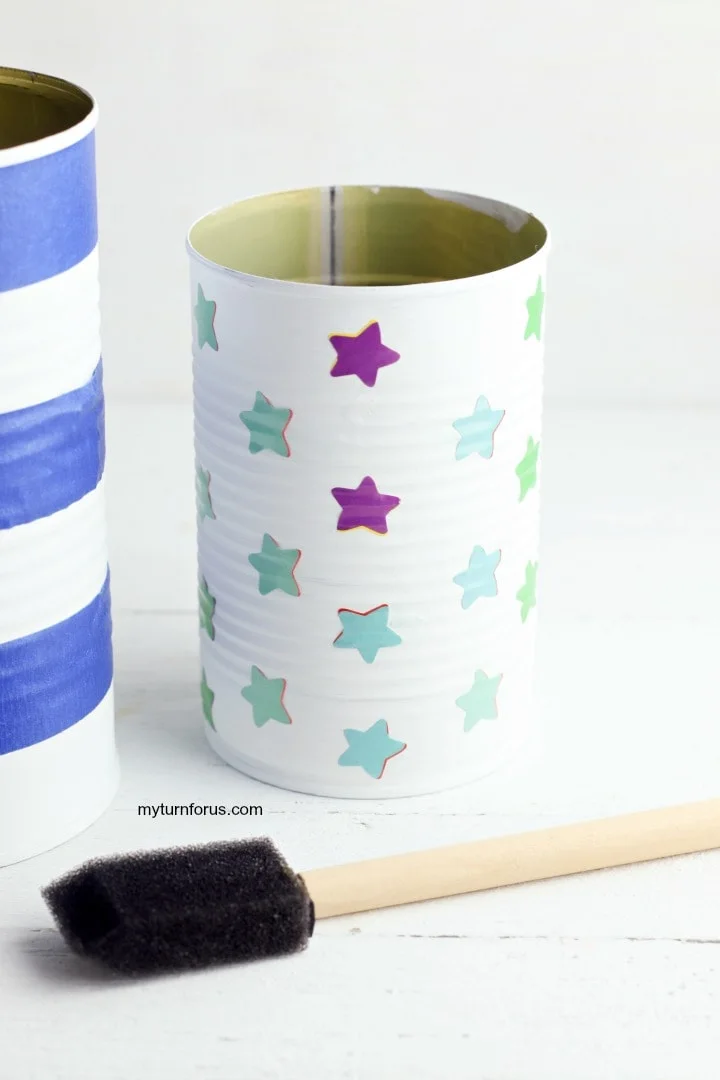 painted can, place sticky stars on a white can, patriotic centerpiece