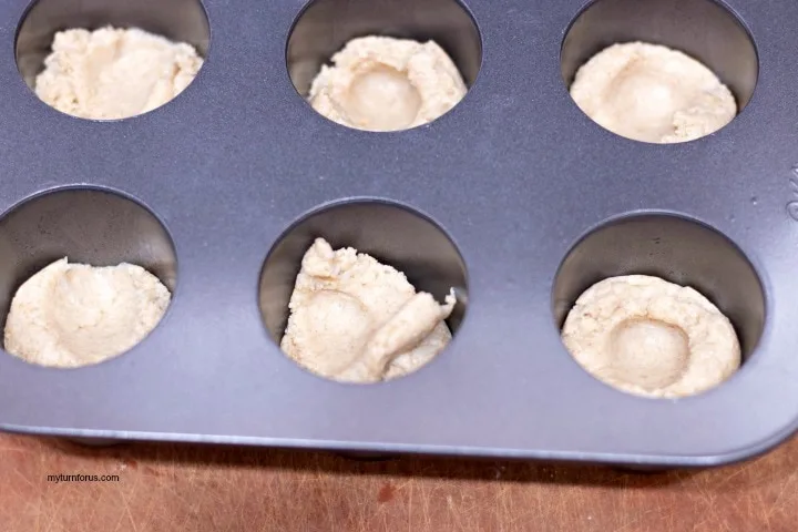 Cookie shot maker with dough