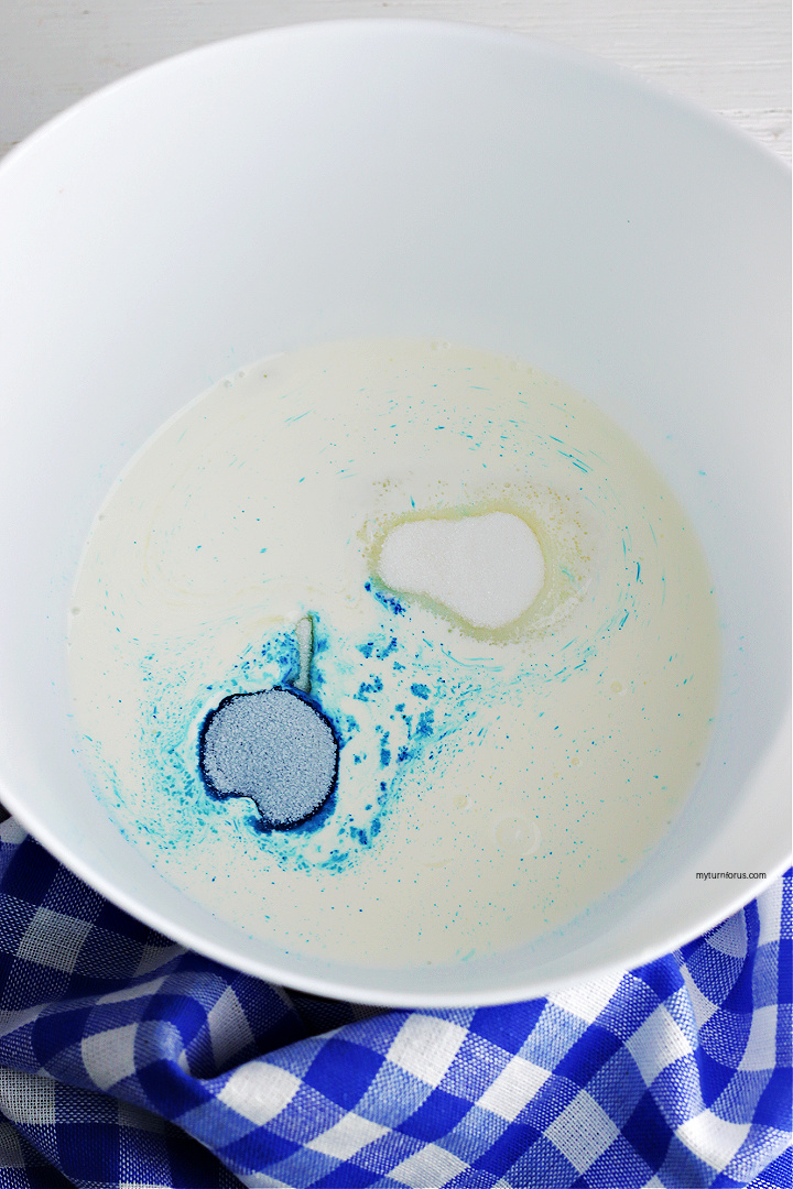 Whipping Cream, blue powder and sugar