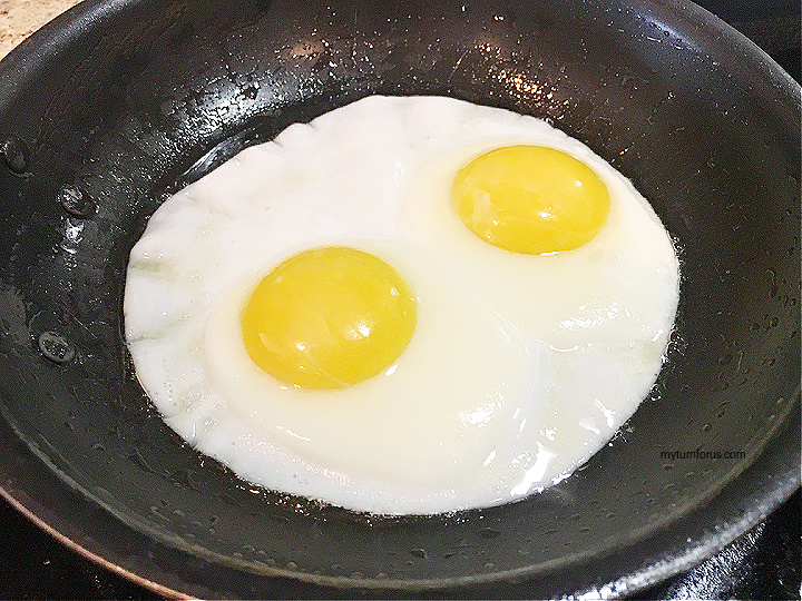 fried eggs for hash