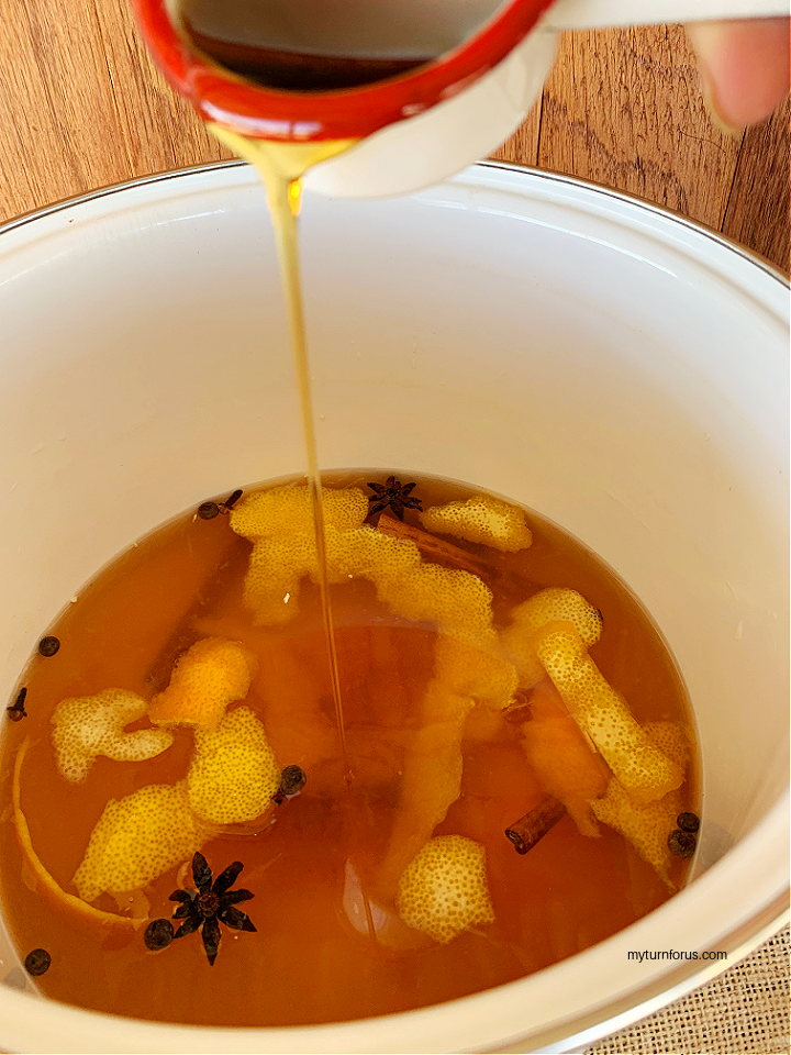 adding pure maple syrup to mulled cider with rum