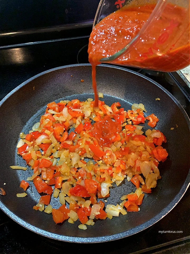 Marinara sauce with peppers and onions