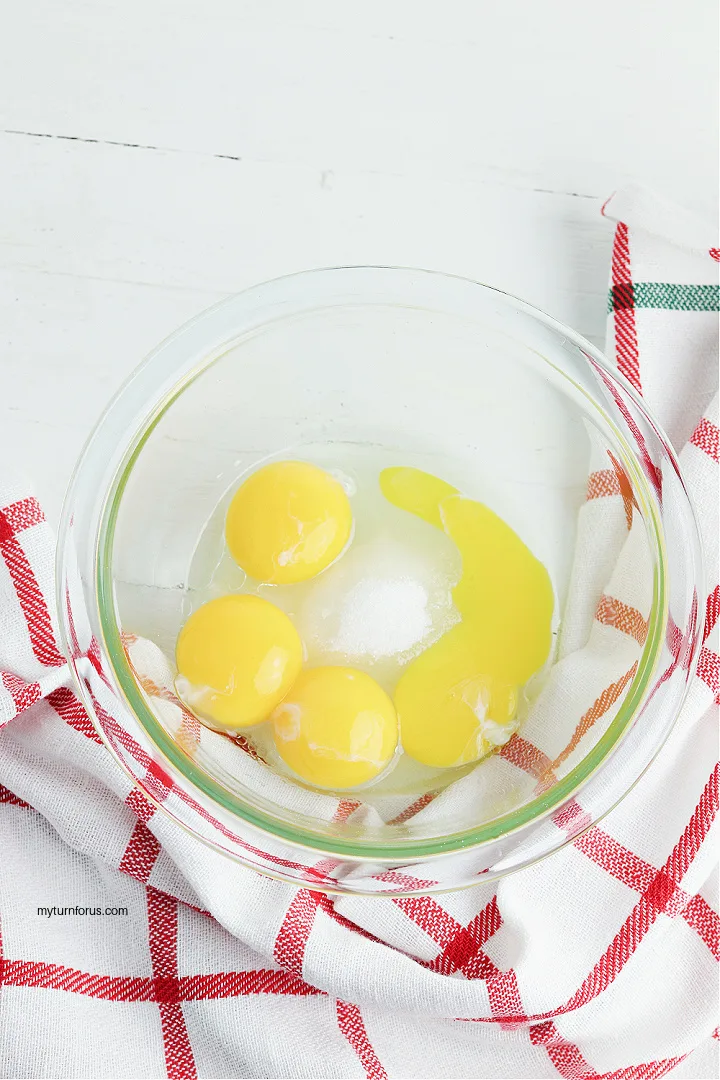 egg yolks, peppermint extract and sugar