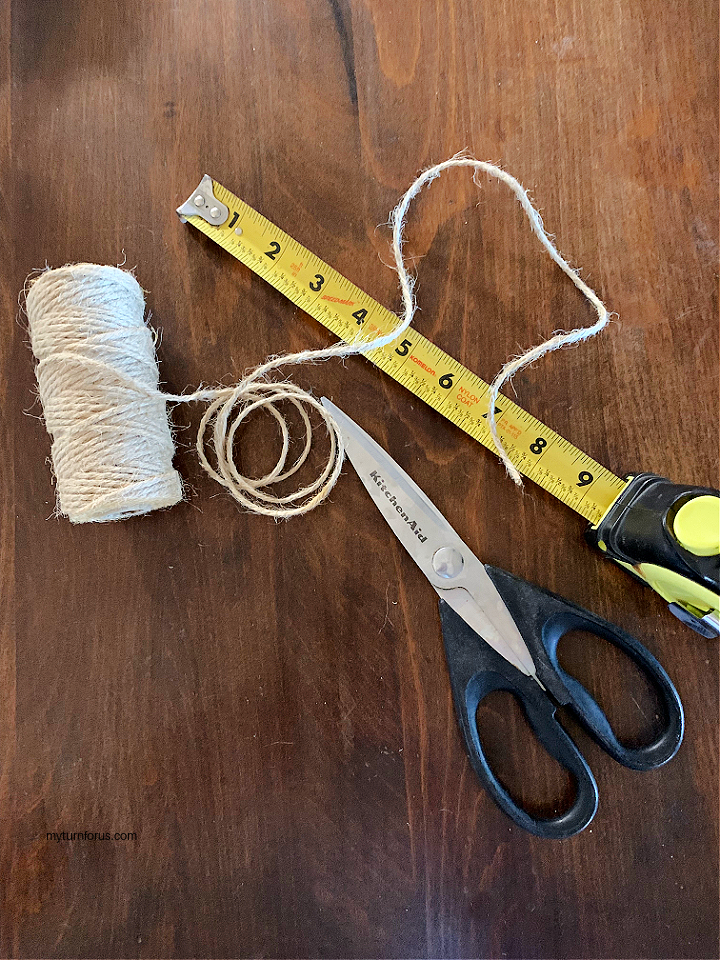 jute, measuring tape and scissors