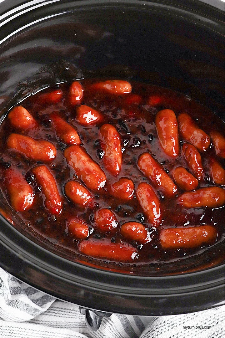 cocktail wieners with grape jelly and chili sauce