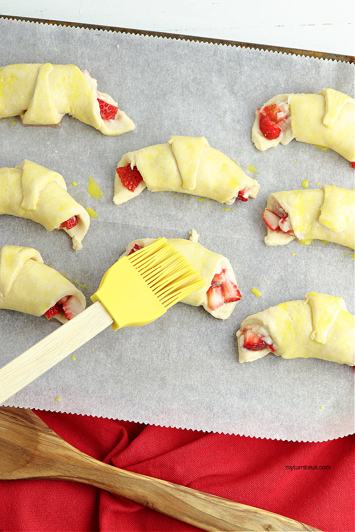 Strawberry Cheesecake Crescent Rolls