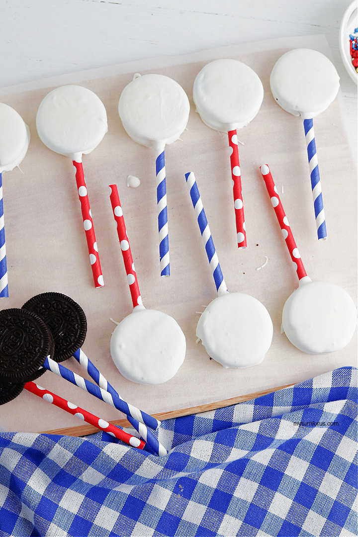 Oreo cookie pops with straws