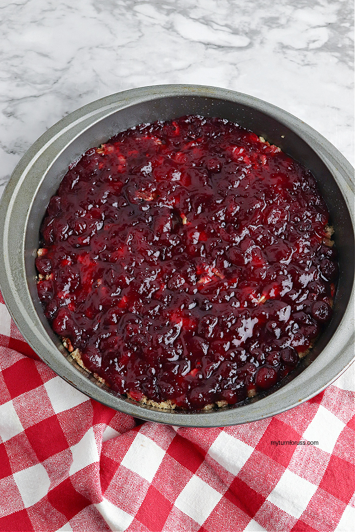 Cranberry sauce layer for cake