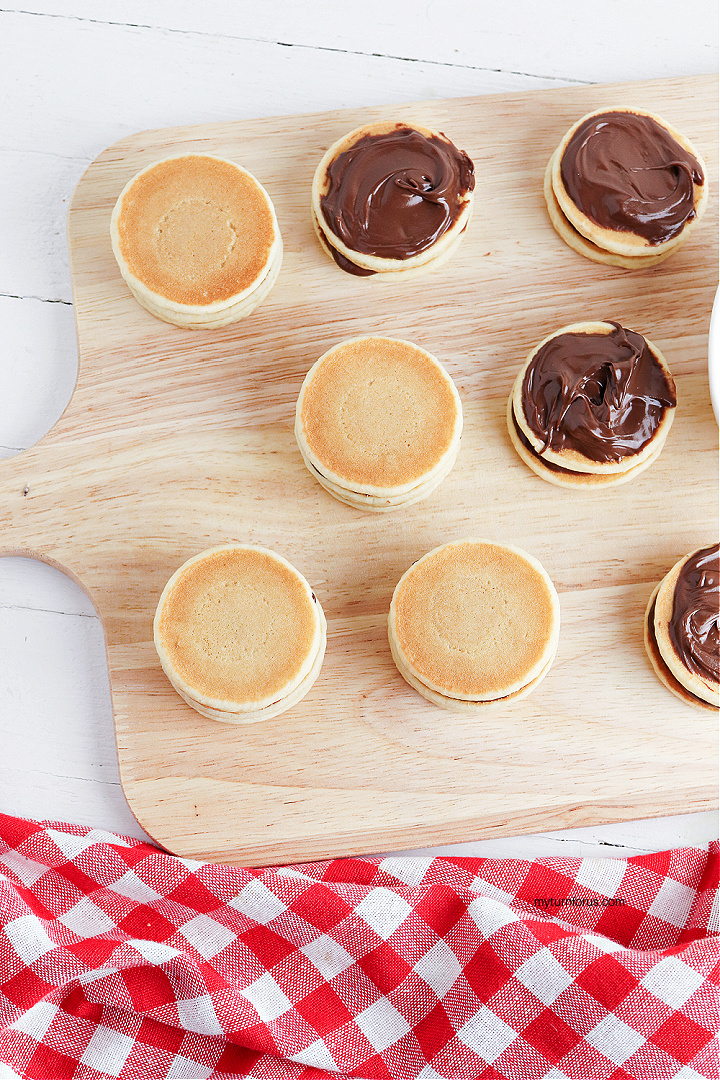 spreading pancakes with nutrella