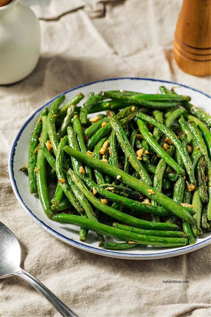 garlicky green beans, thai side dish