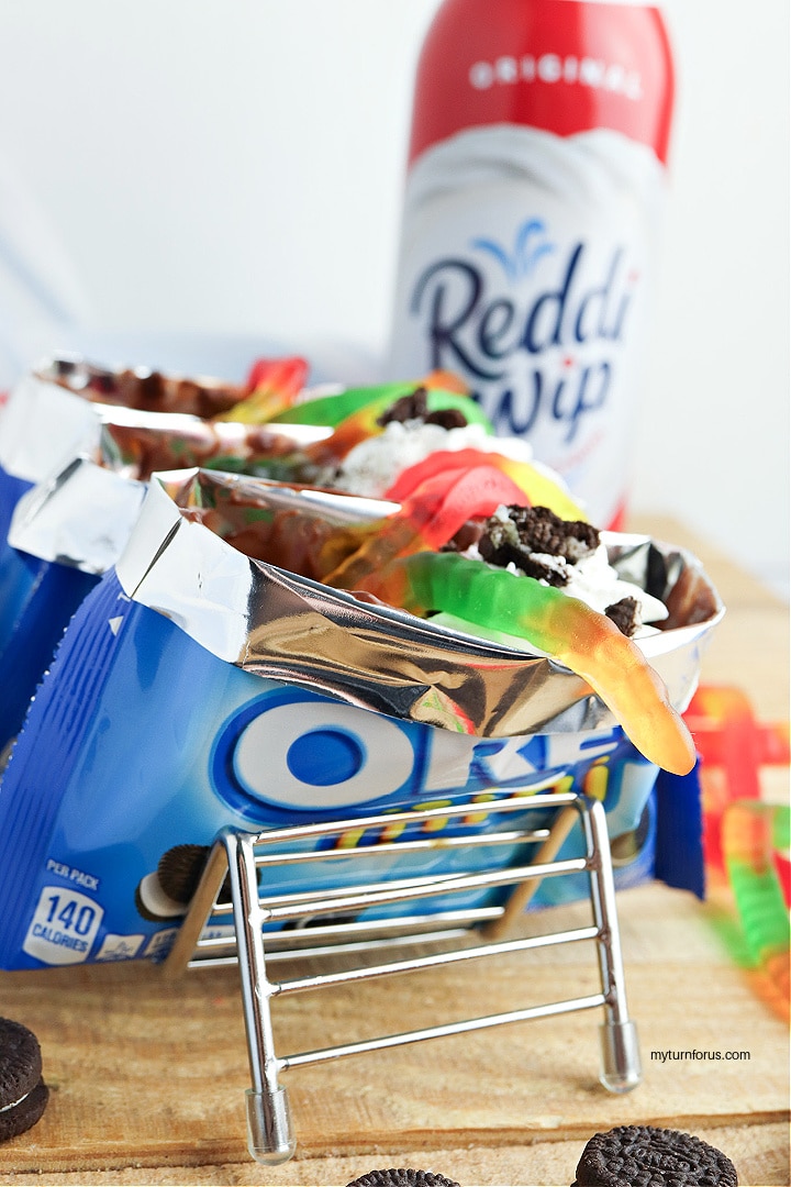 dirt and worms pudding