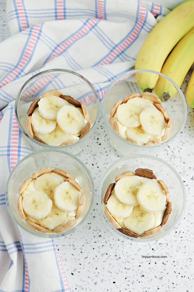 bananas around the center of the banana pudding trifle