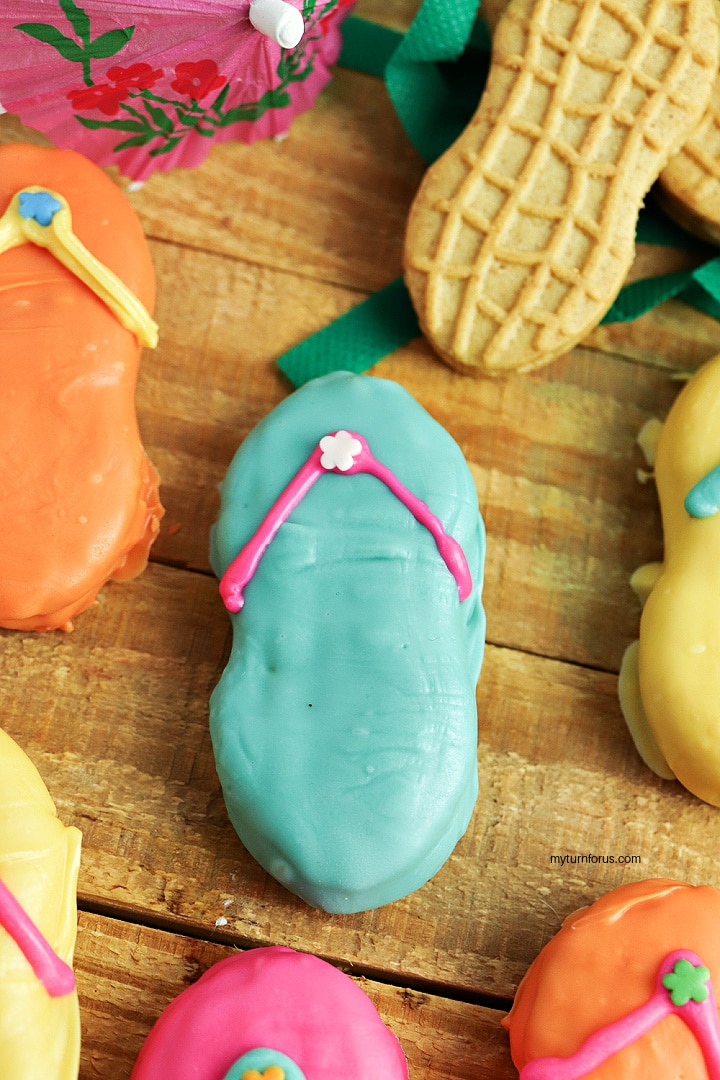 decorated flip flop cookie
