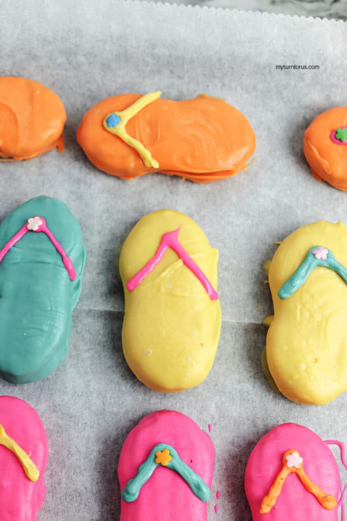 decorated flip flop cookie
